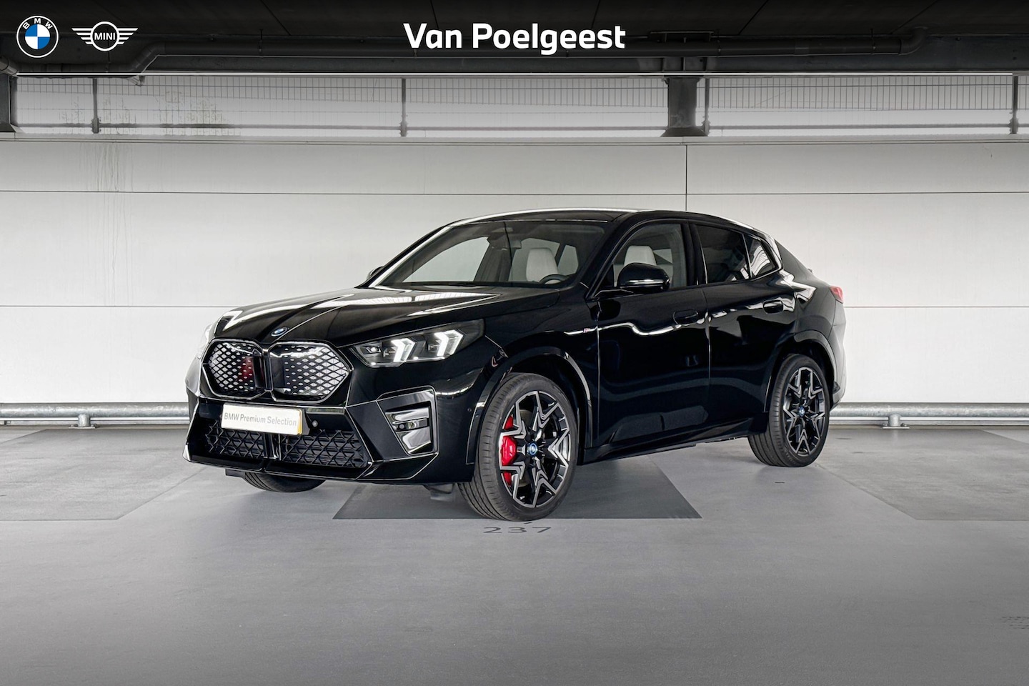 BMW iX2 - eDrive20 | Stuurwielrand verwarmd | Driving Assistant Plus - AutoWereld.nl