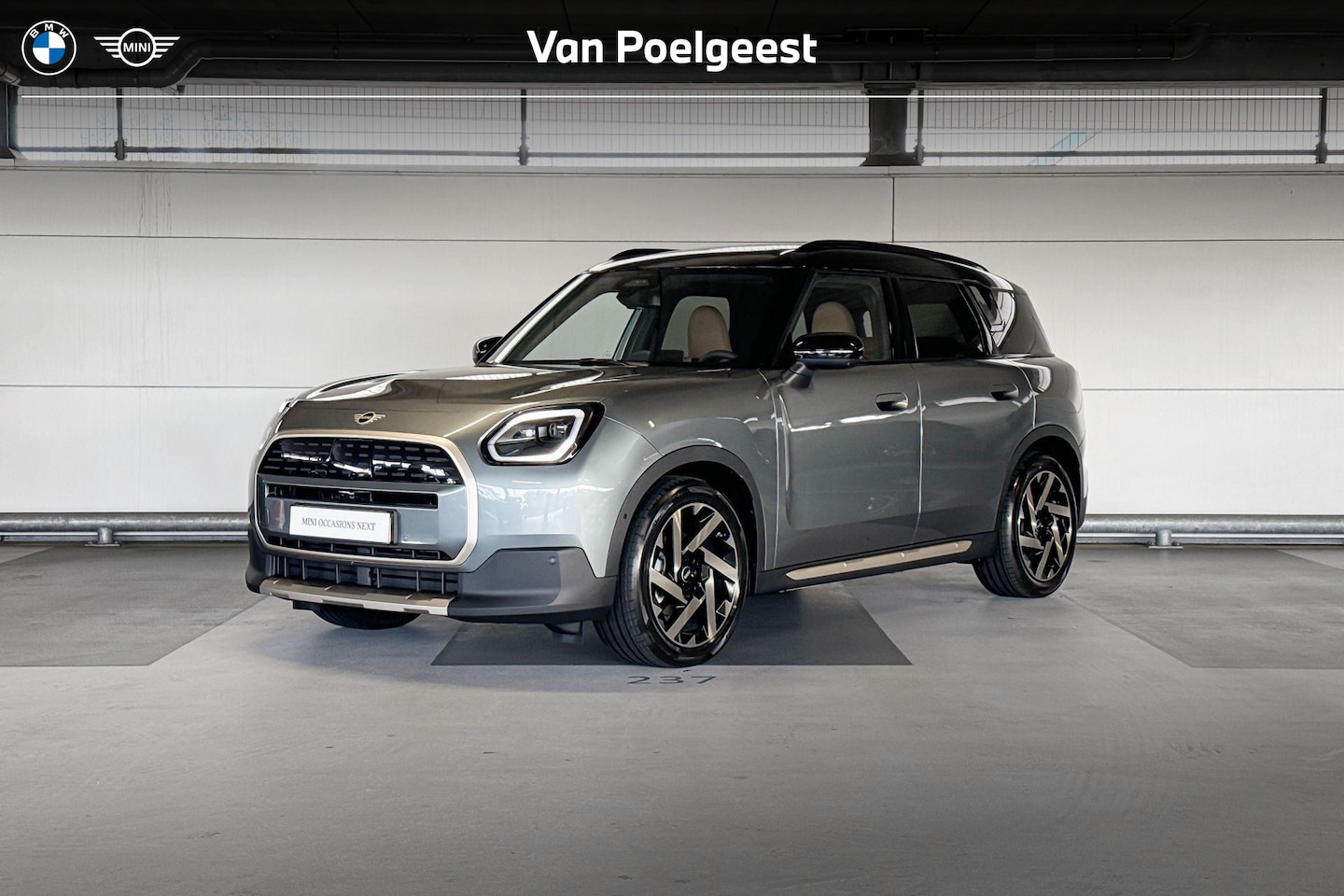 MINI Countryman - Electric E Favoured S 66.5 kWh MINI Countryman Electric E Favoured 66.5 kWh | Pakket L | D - AutoWereld.nl