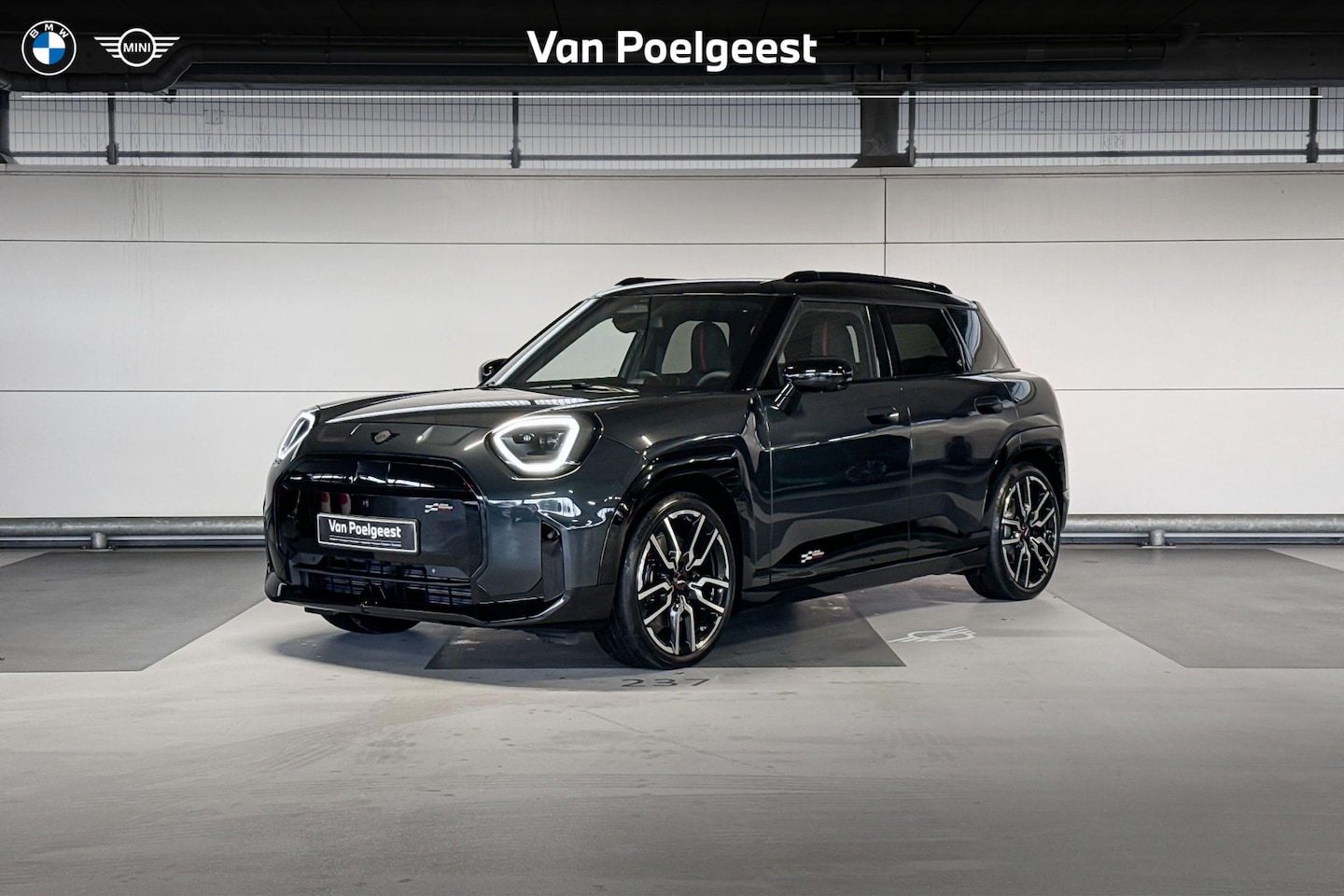 MINI Aceman - SE John Cooper Works XL 54.2 kWh MINI Aceman SE John Cooper Works 54.2 kWh | Pakket XL | D - AutoWereld.nl