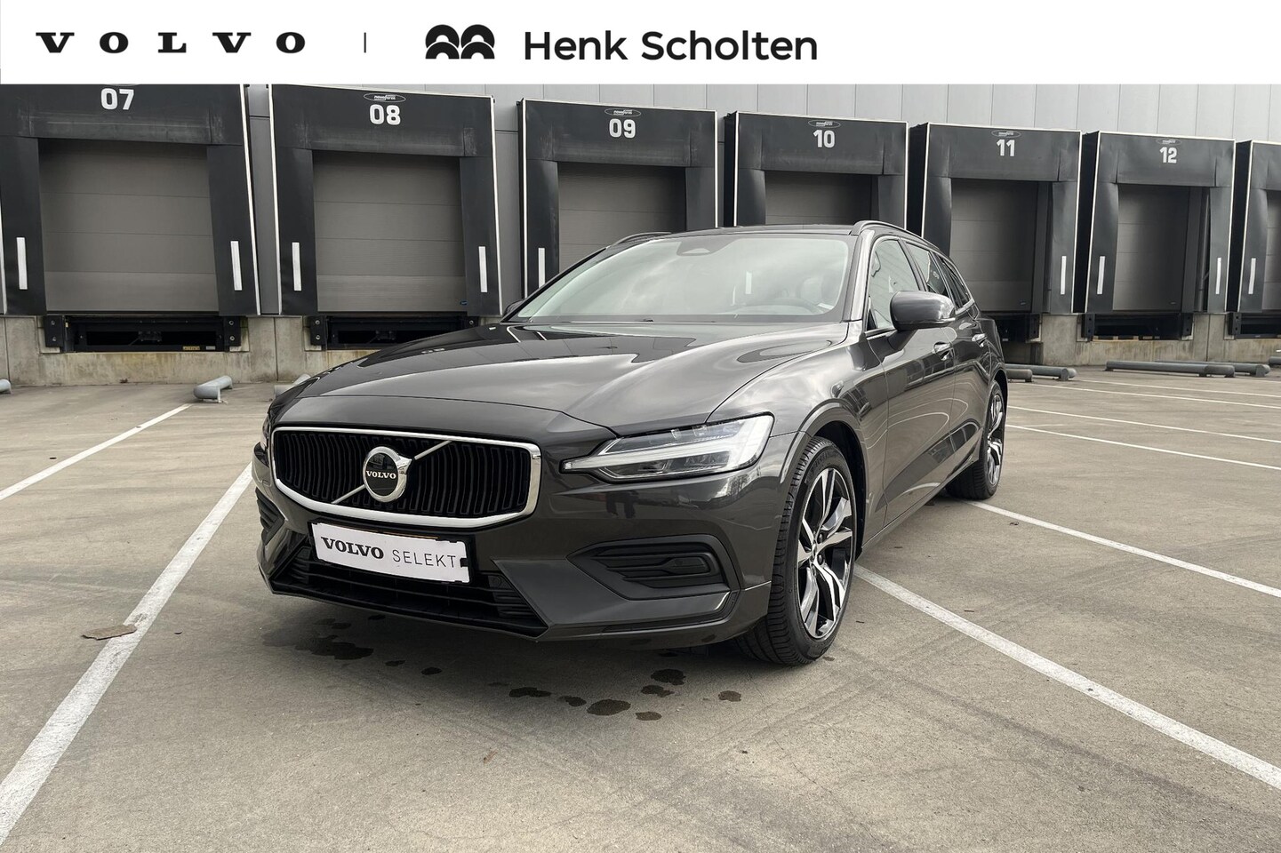 Volvo V60 - 2.0 B3 Essential Edition | Verwarmbare Voorstoelen | Adaptieve Cruise Control | Dodehoekde - AutoWereld.nl