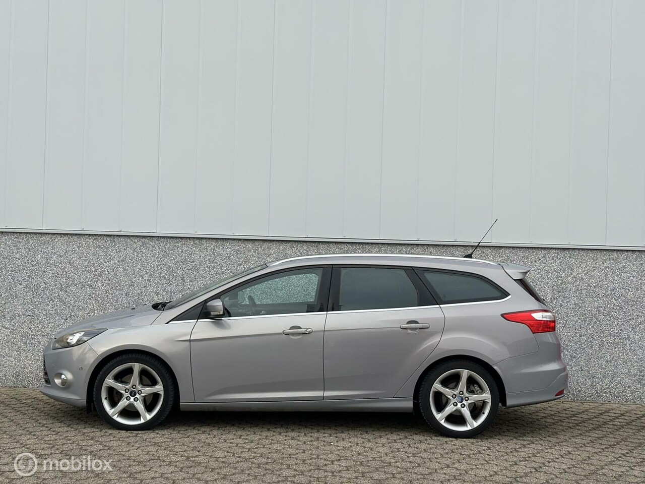 Ford Focus Wagon - 1.6 Lease Titanium - AutoWereld.nl