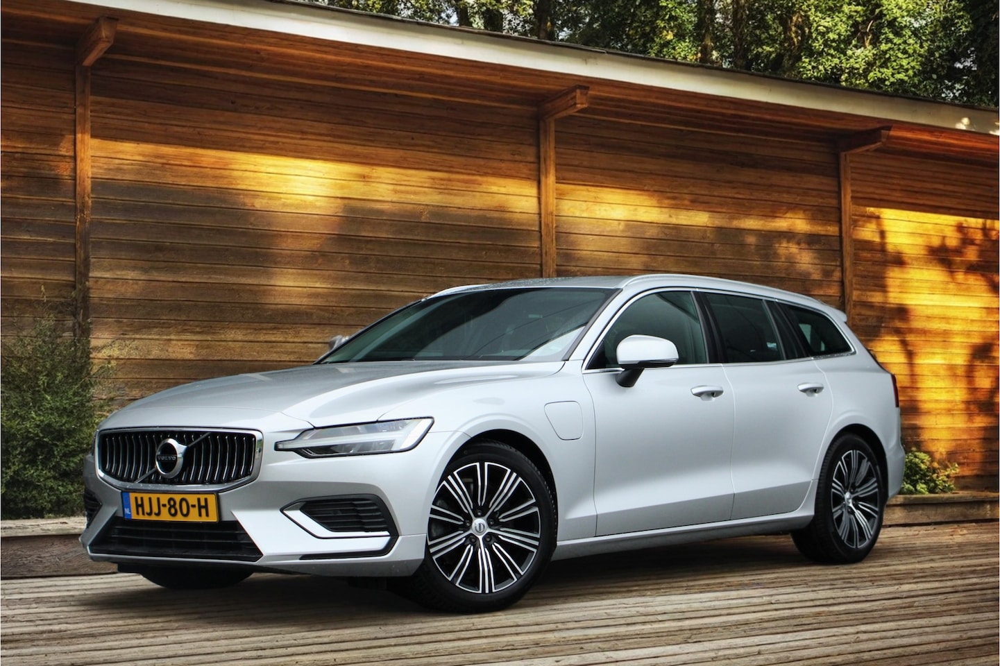 Volvo V60 - T6 AWD Inscription Expression | Stuur/Stoelverwarming | Camera | Lane-Assist | Park-Assist - AutoWereld.nl