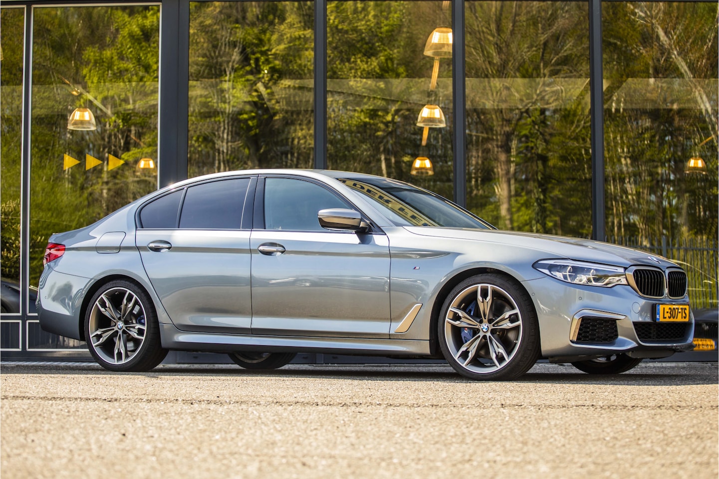 BMW 5-serie - M550d xDrive High Executive M550d xDrive High Executive - AutoWereld.nl