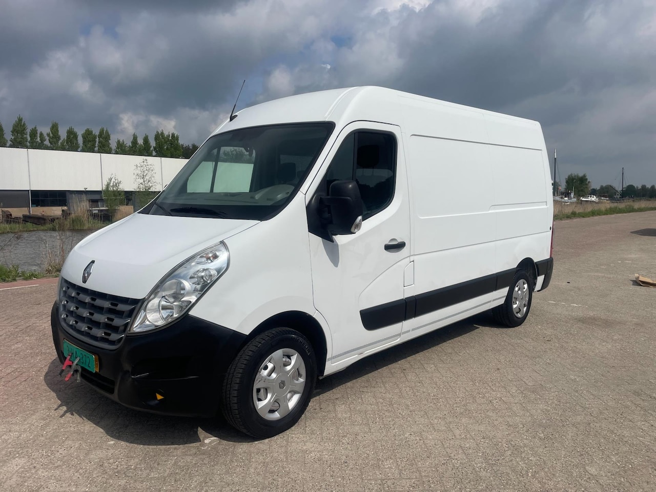 Renault Master - T35 2.3 dCi L2H2!EURO5!ELECKTRISH RAAM&SPIEGEL!BANDEN GOED!TREKHAAK!APK:1 JAAR !92KW&125PK - AutoWereld.nl