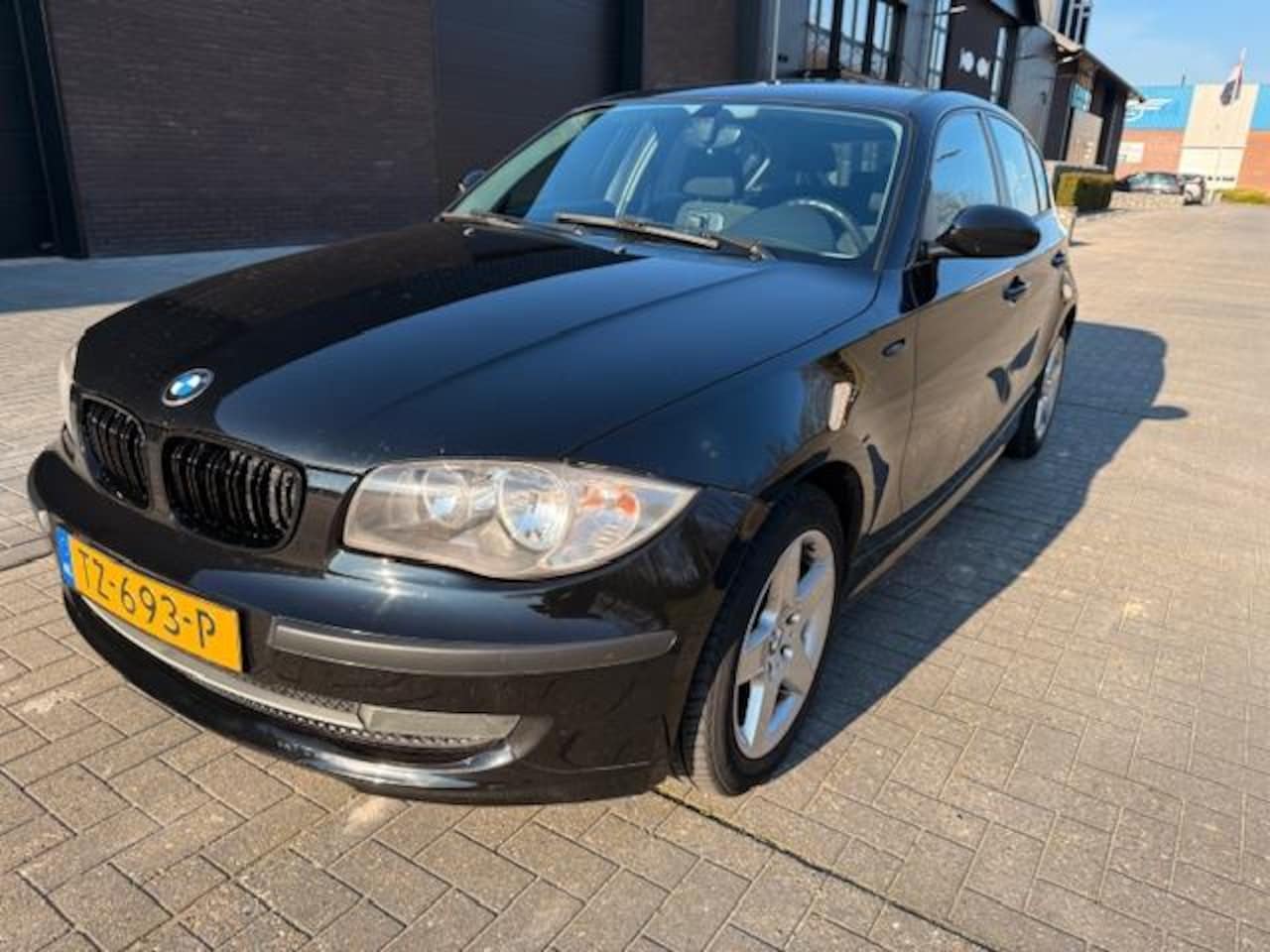 BMW 1-serie - 116i Corporate | 5 DEURS|NWE.APK | AIRCO| NAVIGATIE | - AutoWereld.nl