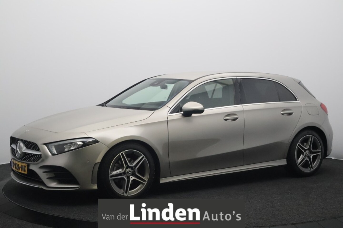 Mercedes-Benz A-klasse - 160 Business Solution AMG | Alcantara | Stoelverwarming | Camera | LED - AutoWereld.nl