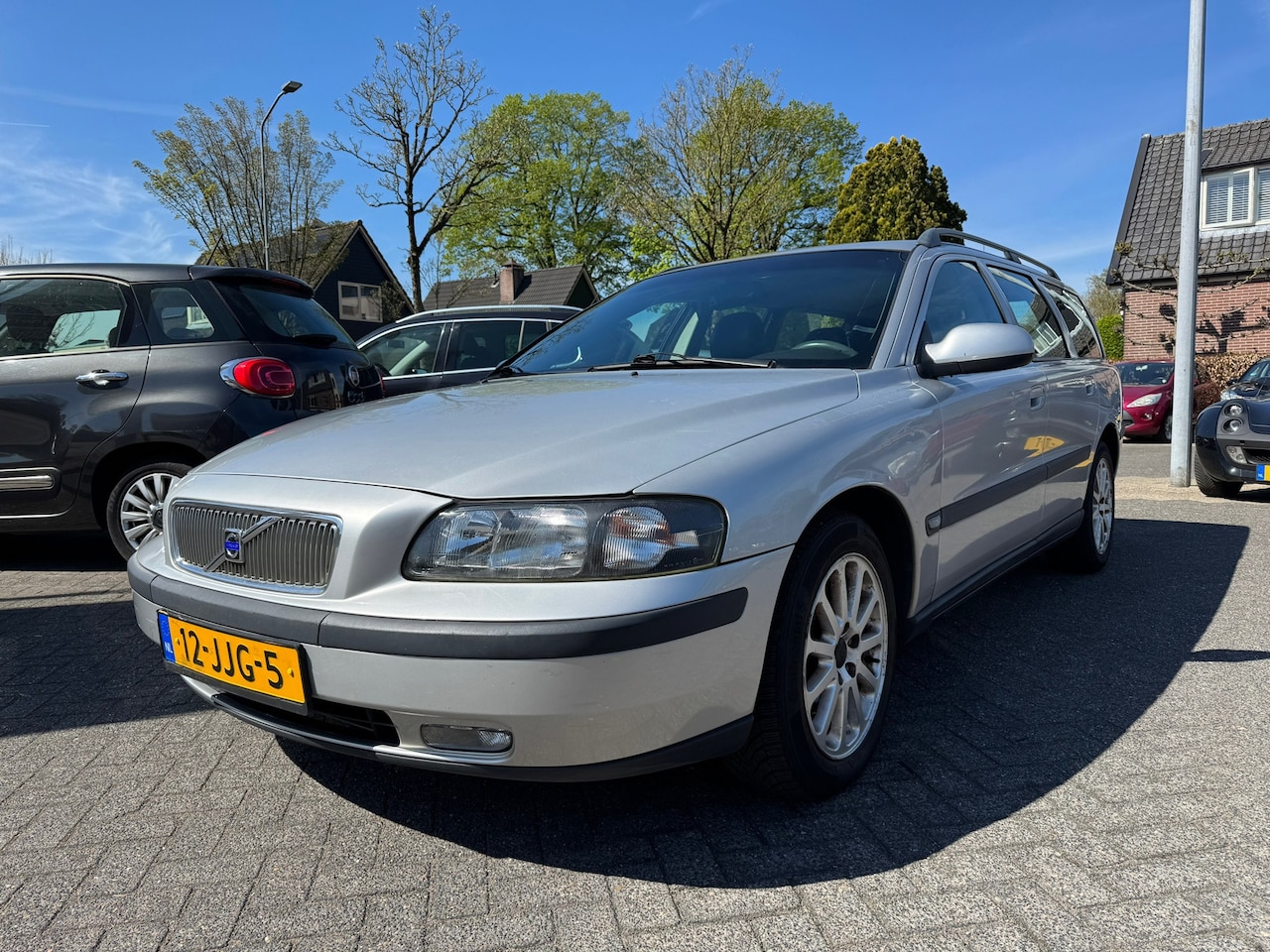 Volvo V70 - 2.4 Apk 22/9/25,Airco,Cruise,ACHTERDEUREN GAAN NIET OPEN - AutoWereld.nl