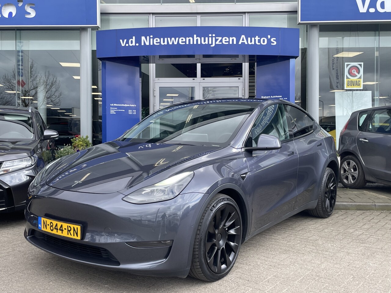 Tesla Model Y - Long Range AWD 75 kWh | Leder | Pano | Dodehoek detectie | € 2000,- Inruilpremie ! | - AutoWereld.nl