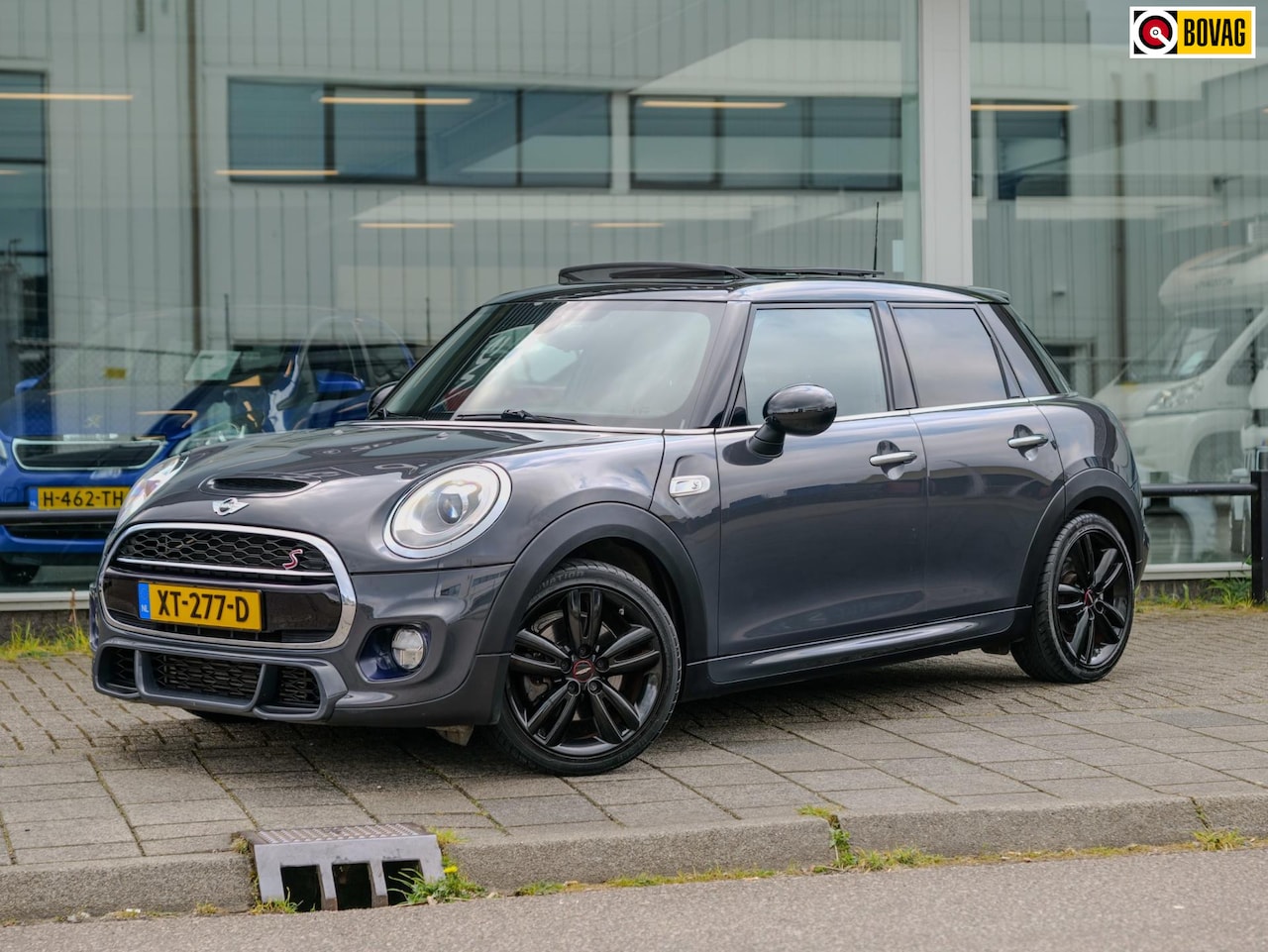 MINI John Cooper Works - Mini 2.0 S Salt JCW PANO LEER CARPLAY ZGAN! - AutoWereld.nl