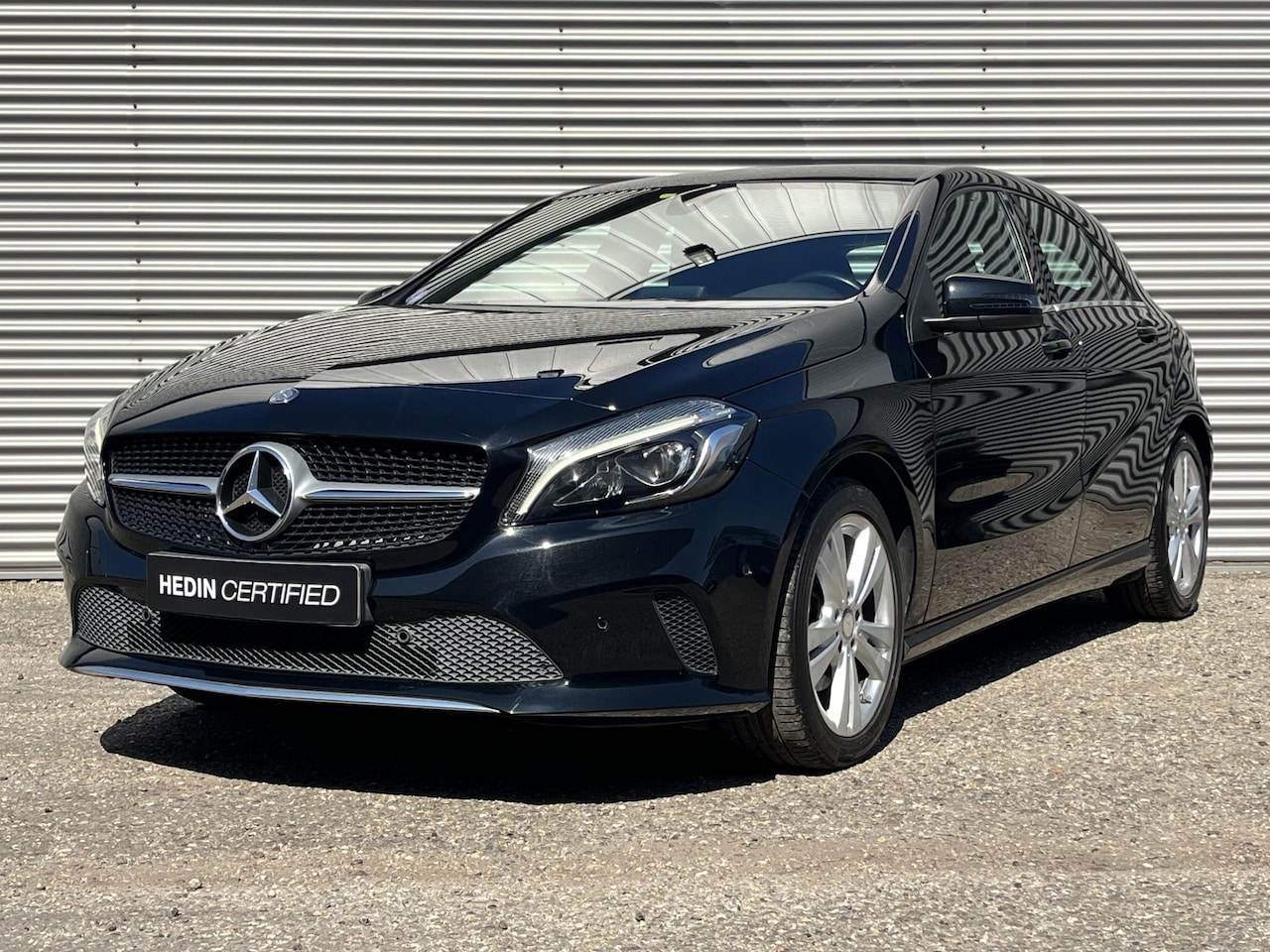 Mercedes-Benz A-klasse - 200 Urban / Cruise Control / Airconditioning / Parkeersensors / Keyless Start / Navigatie - AutoWereld.nl