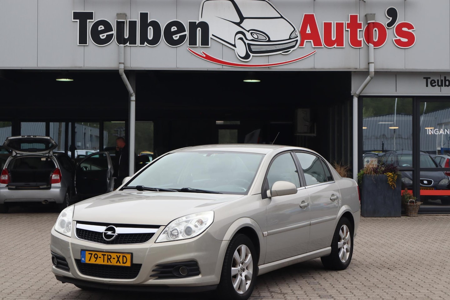 Opel Vectra - 1.8-16V Cosmo Climate control, Cruise control, Elektrische ramen, Trekhaak, Lichtmetalen w - AutoWereld.nl