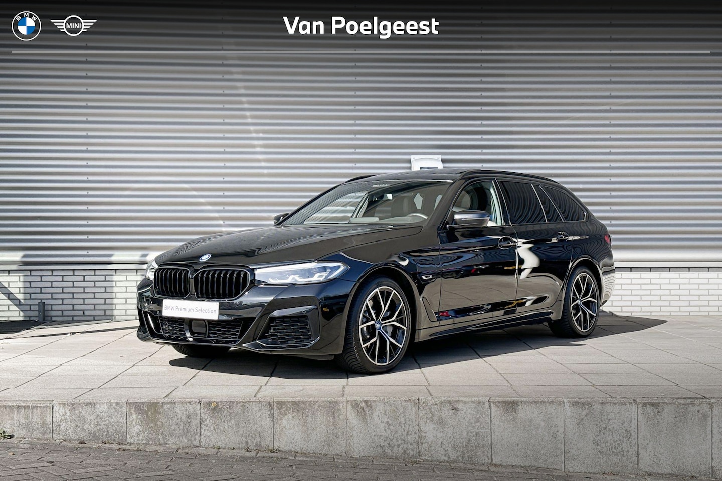 BMW 5-serie Touring - 530e xDrive M Sportpakket / Glazen panoramadak / Active Cruise Control - AutoWereld.nl