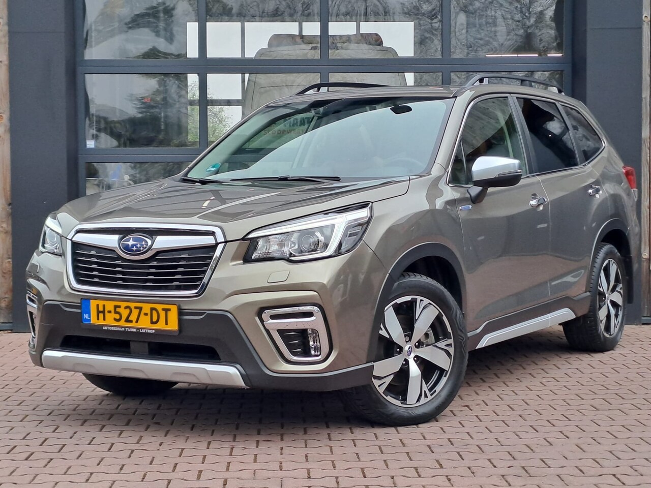 Subaru Forester - 2.0i e-BOXER First Edition AWD | Trekhaak | Pano | All-seasons | Leder | LMV 18" | Camera - AutoWereld.nl