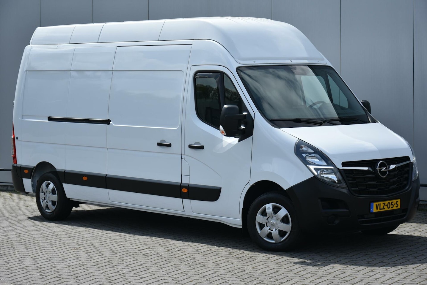 Opel Movano - bestel 2.3 L3H3 Airco Camera Cruise Navi Trekhaak - AutoWereld.nl