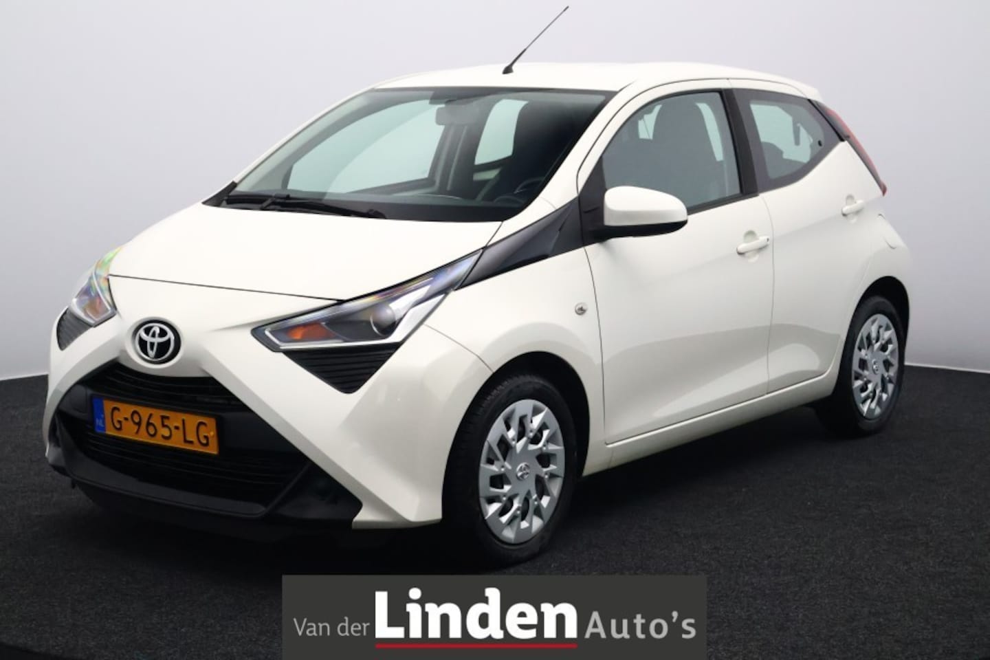 Toyota Aygo - 1.0 VVT-i x-play | 5-Deurs | Airco | Carplay NAVI | Camera - AutoWereld.nl
