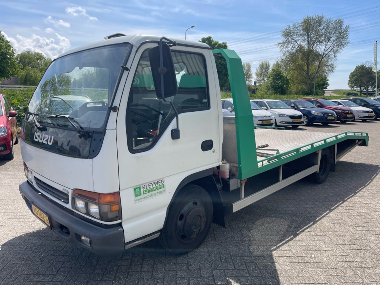 Isuzu N-serie - 2.8 NPR 55 L 2.8 NPR 55 L, Autoambulance (B2B/HANDEL/EXPORT) Lage km stand! - AutoWereld.nl
