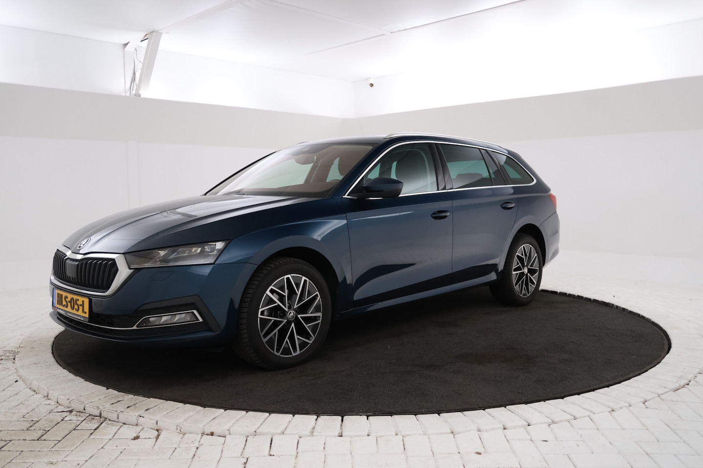 Skoda Octavia Combi - 2.0 TDI Airco, Navigatie, Apple Carplay, - AutoWereld.nl