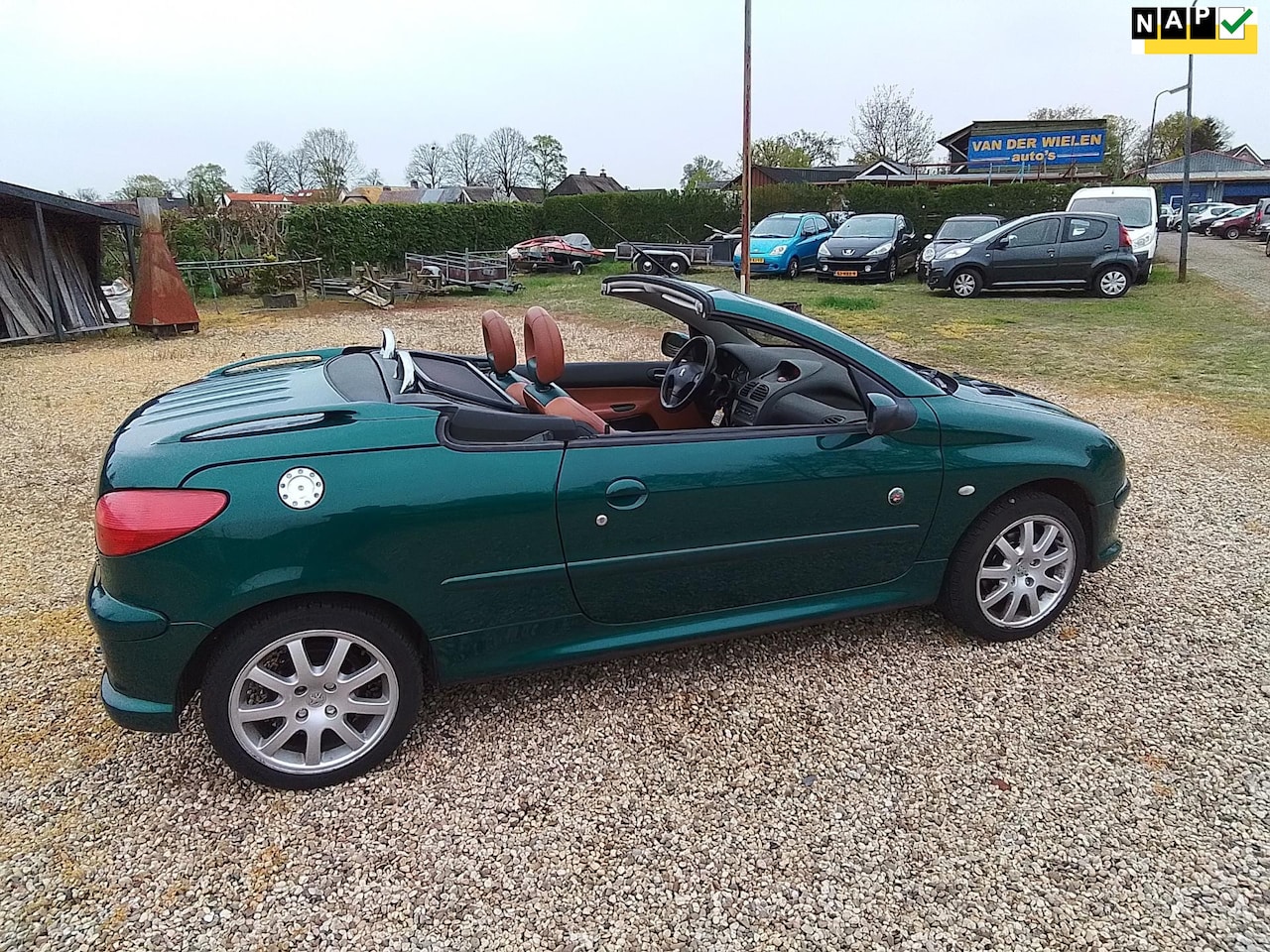 Peugeot 206 CC - 2.0-16V Roland Garros NL auto met NAP KM 162 000. Zeer lux,s airco ECC - AutoWereld.nl
