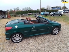 Peugeot 206 CC - 2.0-16V Roland Garros NL auto met NAP KM 162 000. Zeer lux, s airco ECC