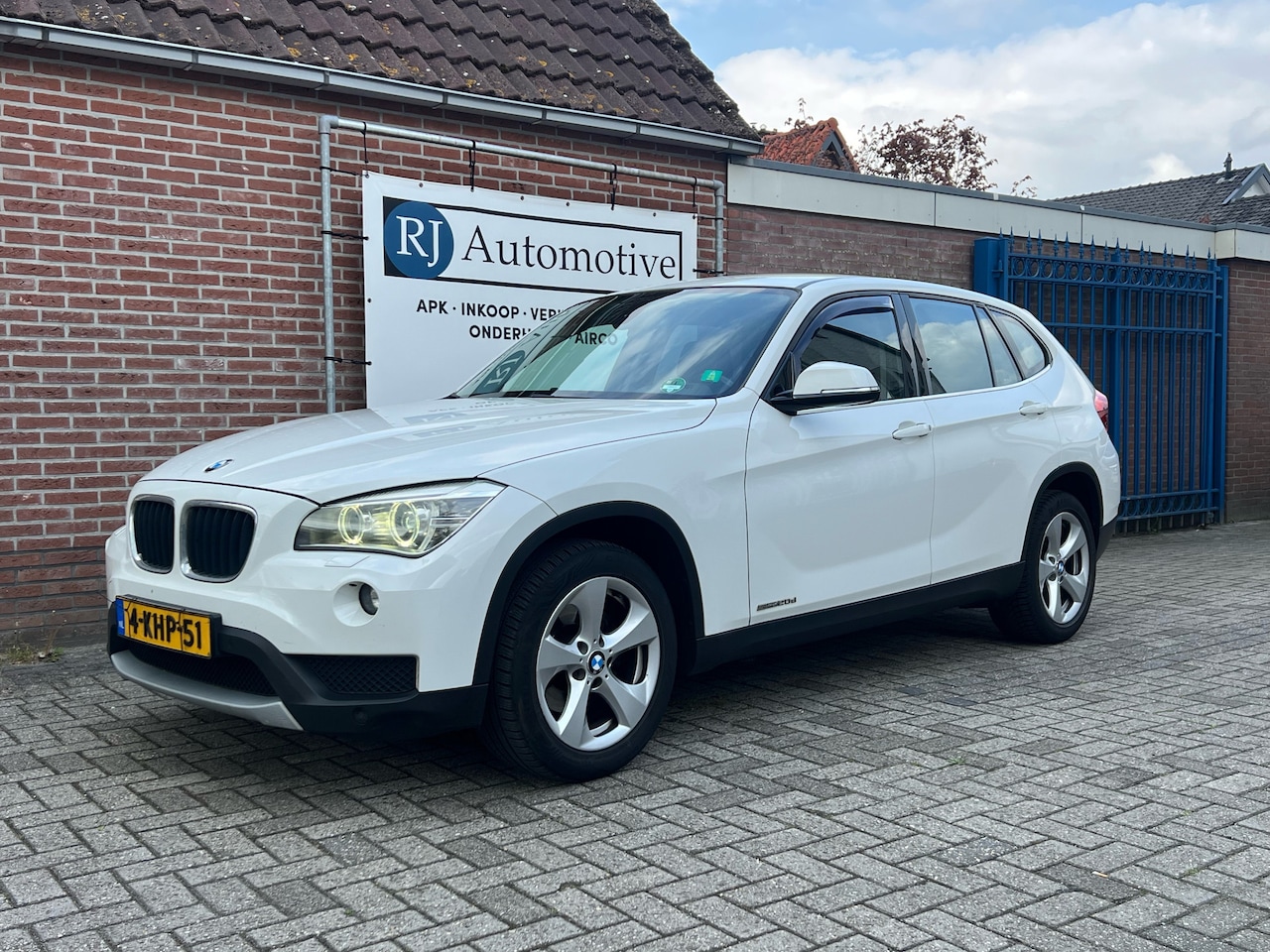 BMW X1 - sDrive20d EDE Exec. NIEUWE APK/VOL ONDERHOUD/EXPORT - AutoWereld.nl