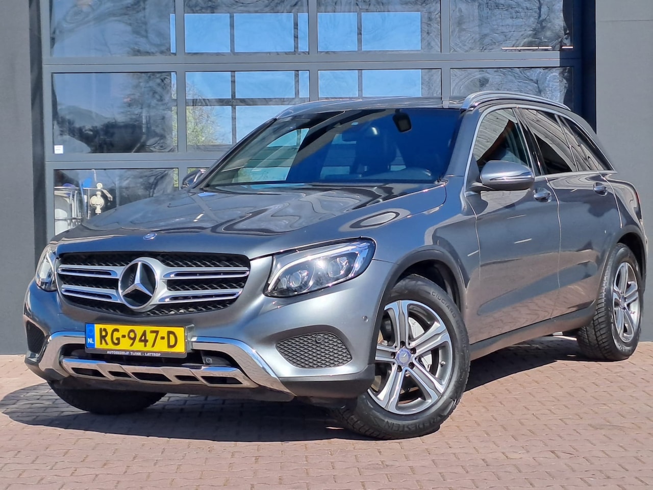Mercedes-Benz GLC-klasse - 250 4MATIC Prestige AMG l Pano l LED l Trekhaak l Stoelverwarming l Camera l LMV l PDC l - AutoWereld.nl