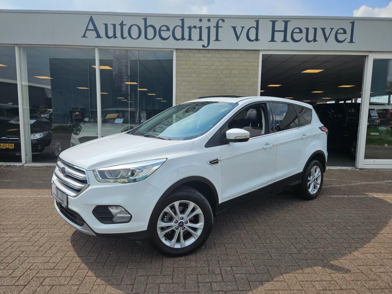 Ford Kuga - 1.5 EcoBoost Titanium*190pk*Panorama dak*Navi*Climate*Cruise*Rijklaar - AutoWereld.nl