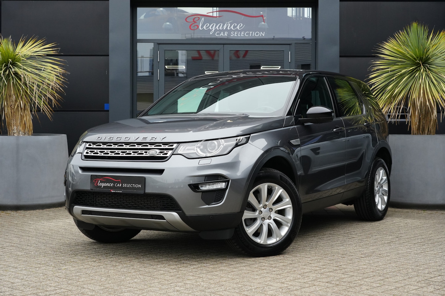 Land Rover Discovery Sport - 2.0 Si4 4WD HSE Luxury 241pk Panoramadak/Stoelverwarming/Trekhaak - AutoWereld.nl