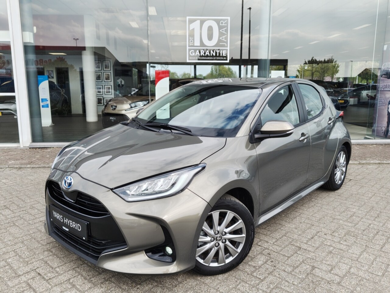 Toyota Yaris - 1.5 Dynamic | Keyless Entry/Start | Stoel/Stuurverwarmin - AutoWereld.nl