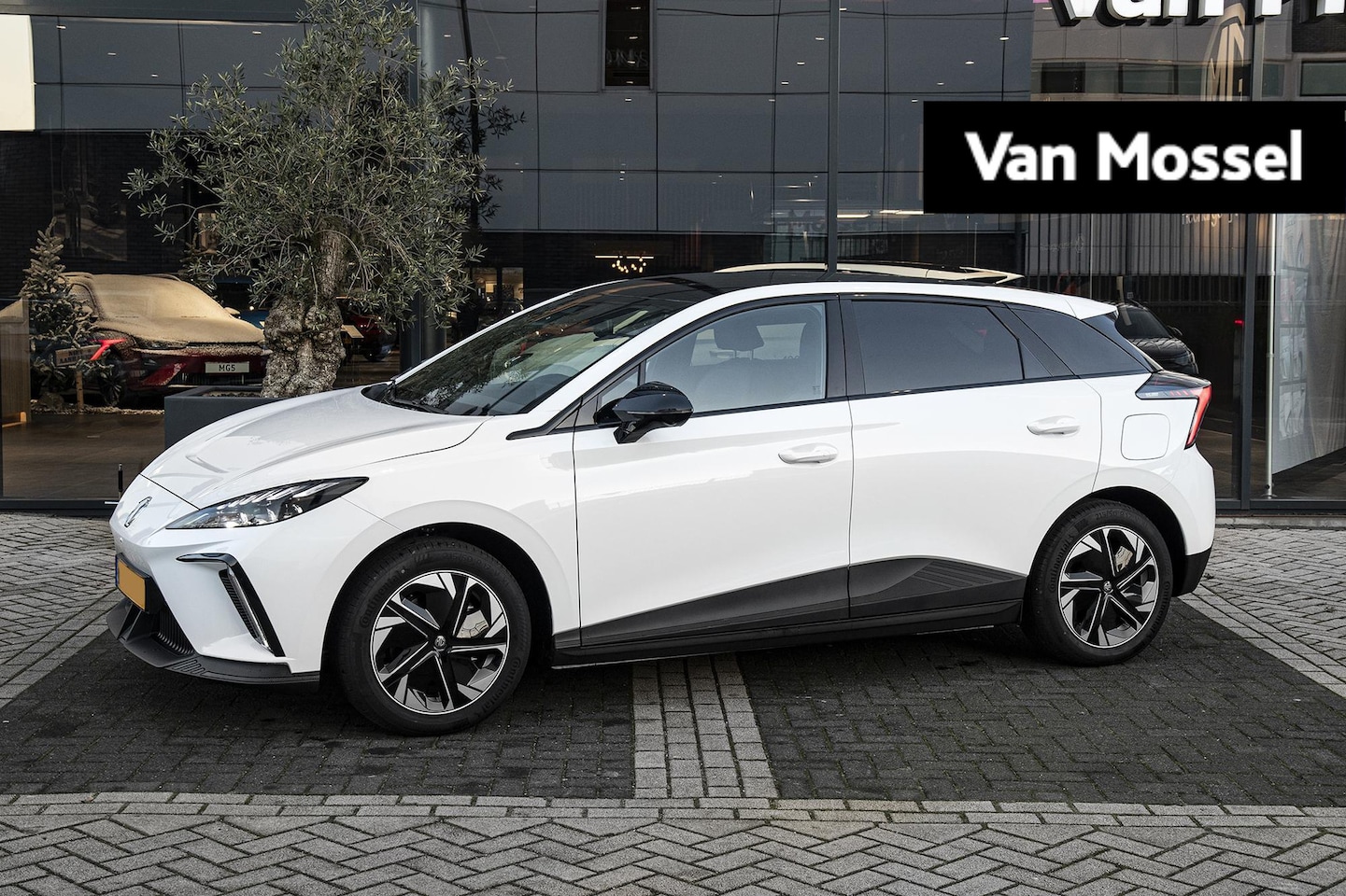 MG 4 - Luxury 64 kWh 435 KM WLTP | Navi | Warmtepomp | 360 Camera | Stoel+ Stuurverwarming | Trek - AutoWereld.nl