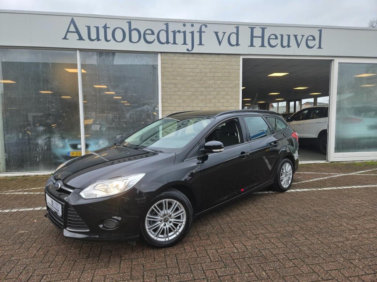 Ford Focus Wagon - 1.0 EcoBoost*Nieuwe Distributie set!!*Climate controle * Stoelverw.* Rijklaar*125PK - AutoWereld.nl