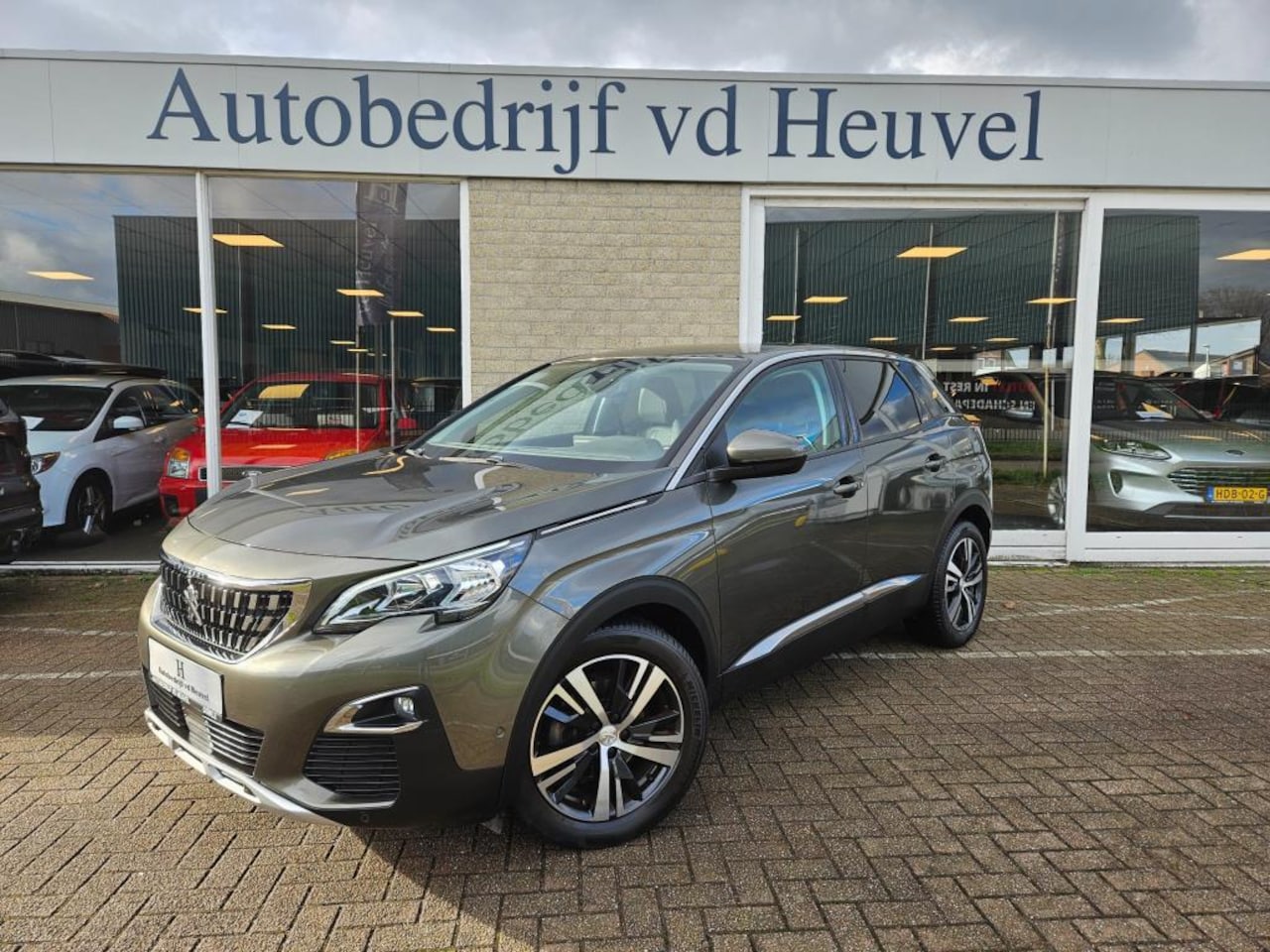 Peugeot 3008 - 1.2 NIEUWE DISTRIBUTIE SET*Carplay*Camera*Automaat*sierverlichting - AutoWereld.nl