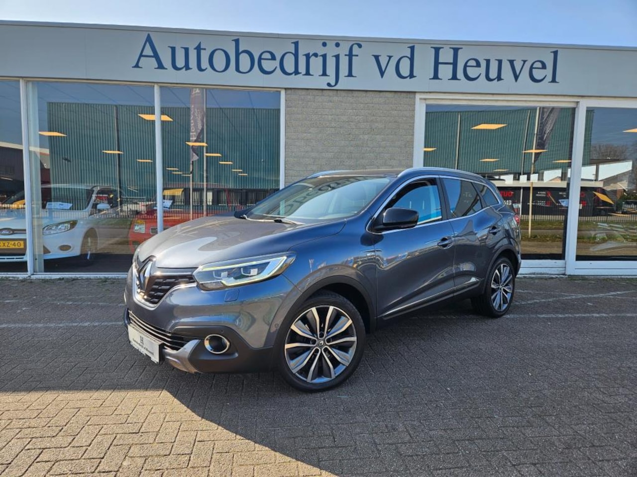 Renault Kadjar - 1.2 TCe Bose 100% dealer onderhouden*automaat*stoel+voorruit verwarming Rijklaar - AutoWereld.nl