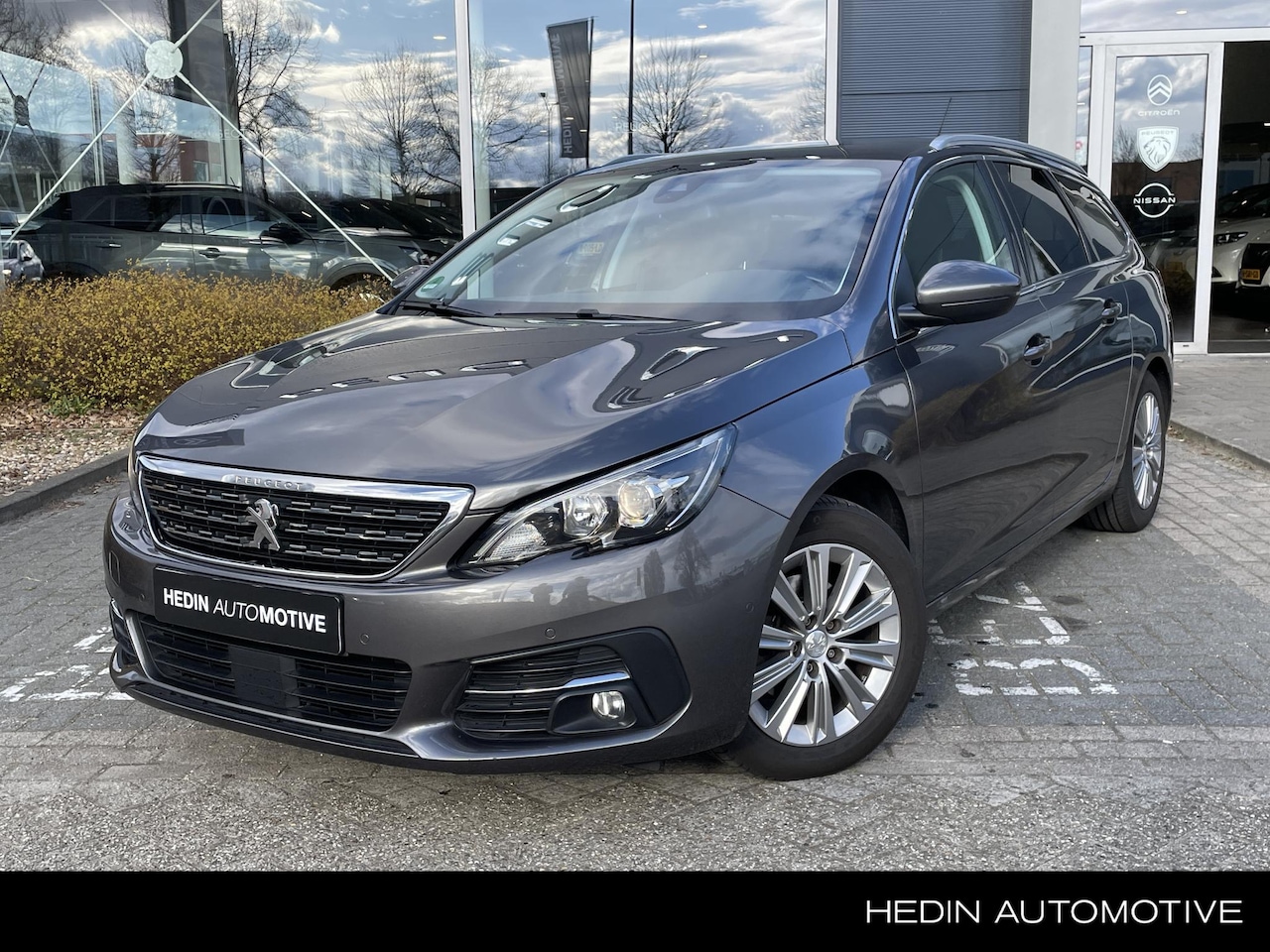Peugeot 308 SW - 130pk Allure Premium | Navigatie | Trekhaak | Panoramadak - AutoWereld.nl