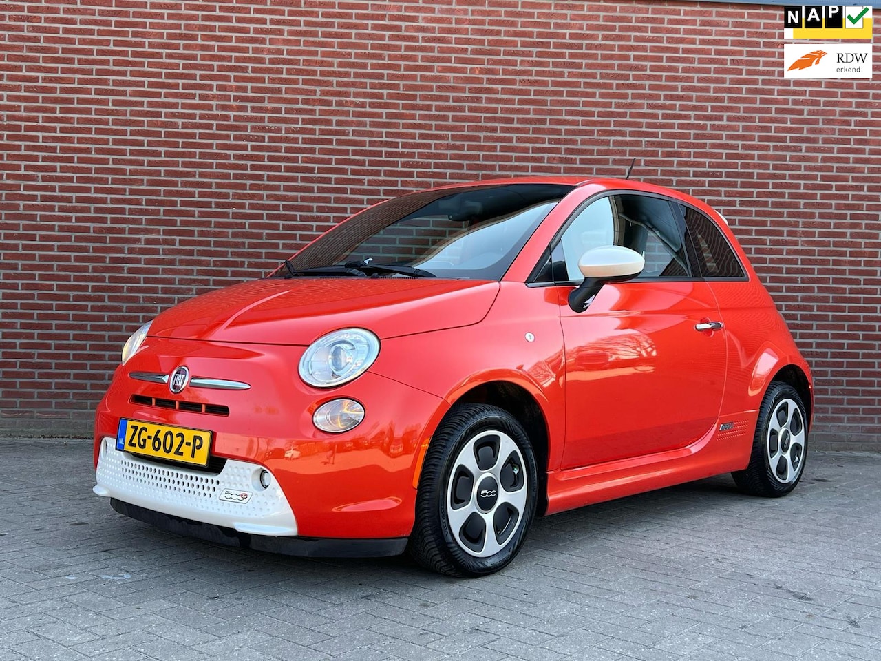 Fiat 500e - 24kwh | Stoelverwarming | Navi | Sensoren | Bleutooth - AutoWereld.nl