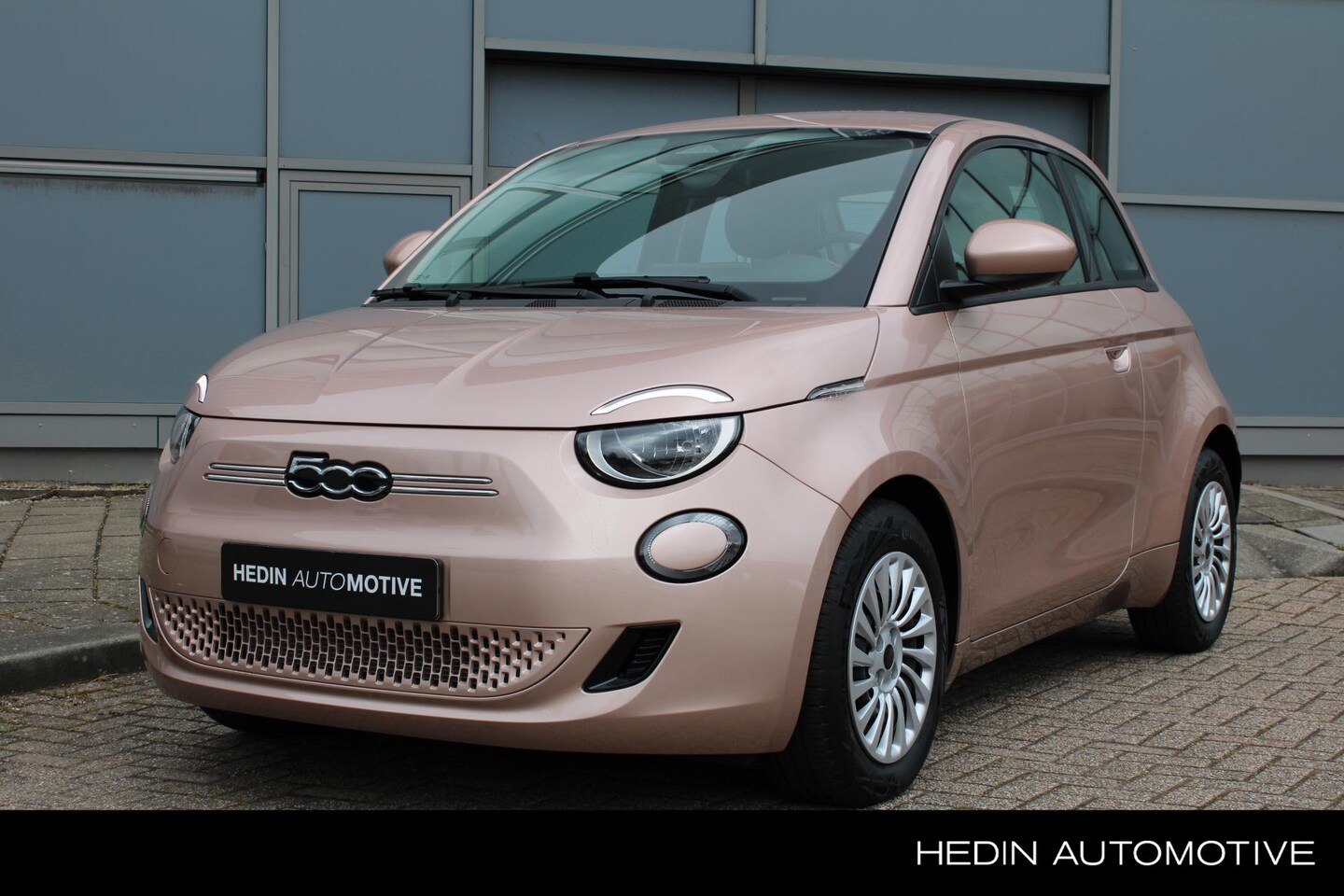 Fiat 500 - Urban 42 kWh 118pk | Oro Rosa metallic | Draadloos Apple CarPlay / Android Auto | Climate - AutoWereld.nl