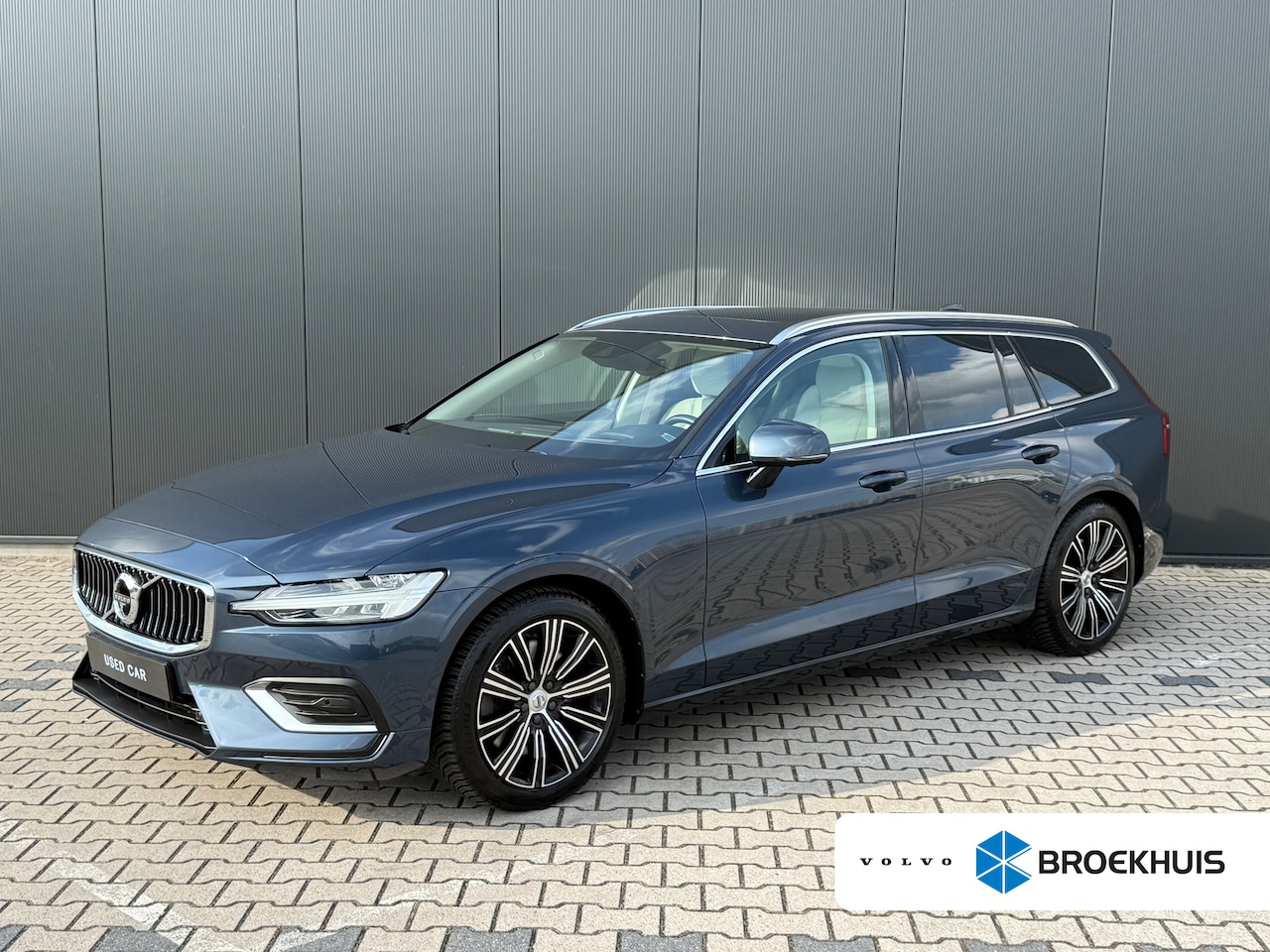 Volvo V60 - T5 Inscription | Panoramadak | Trekhaak | 360 Camera | Standkachel | Leder - AutoWereld.nl