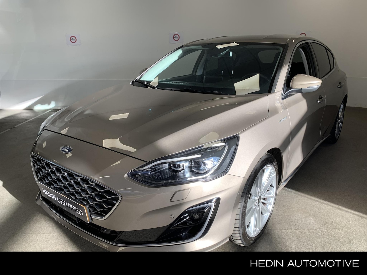 Ford Focus - 1.5 EcoBoost Vignale 150PK Automaat | Leder | Adaptieve Cruise | Adaptieve LED Koplampen | - AutoWereld.nl
