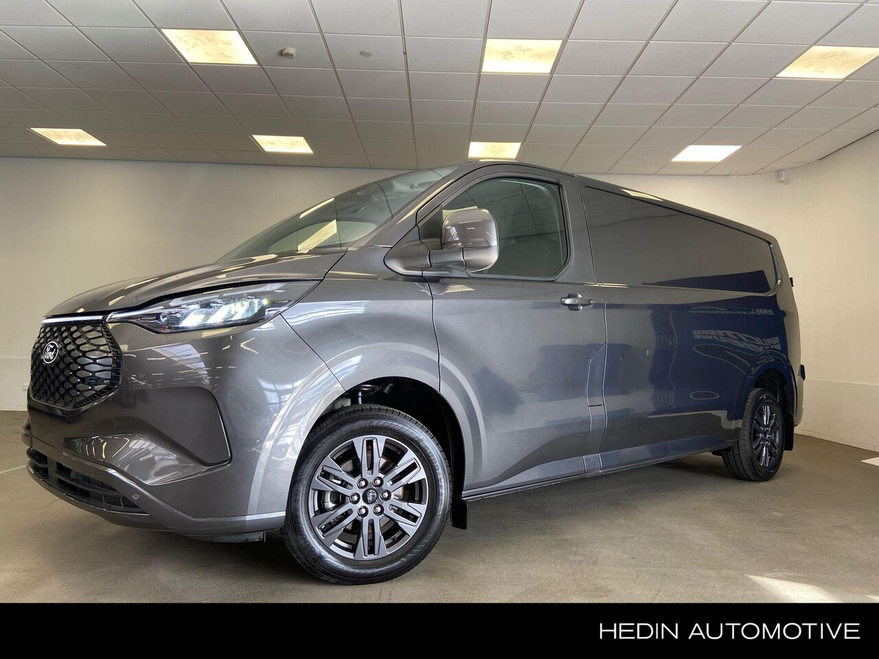 Ford Transit Custom - E-Transit 340 L2H1 Limited 65 kWh 218PK | Uit voorraad leverbaar | Dr. Assistance Pack | T - AutoWereld.nl