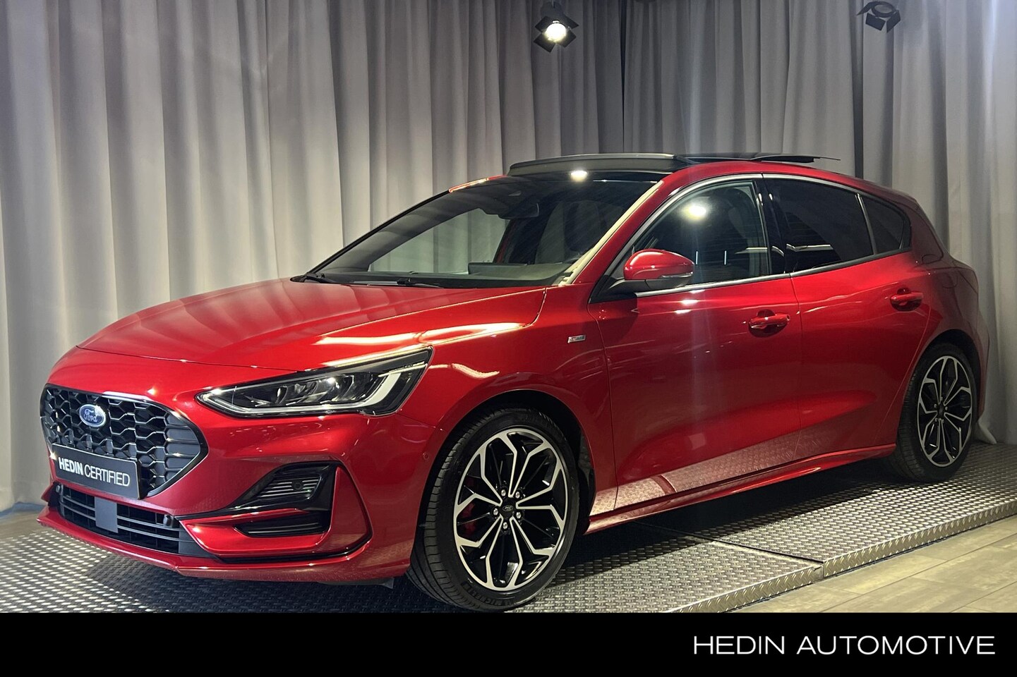 Ford Focus - 1.0 EcoBoost Hybrid Automaat ST Line X Full Options - AutoWereld.nl