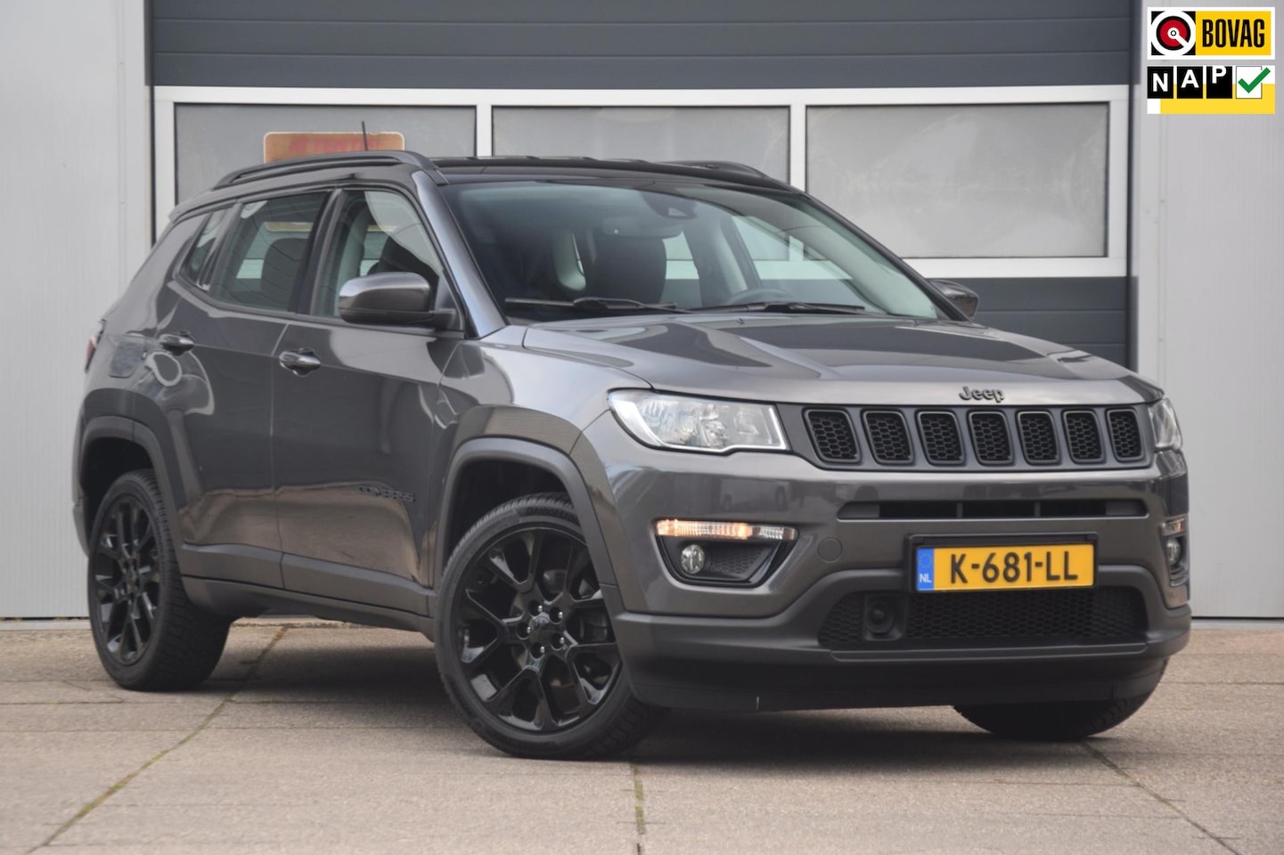 Jeep Compass - 1.3T Night Eagle Liberty Edition CAMERA/KEYLESS/APPLE CARPLAY - AutoWereld.nl