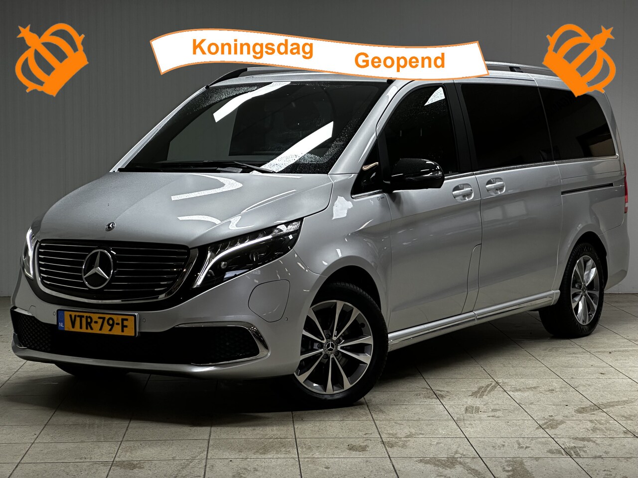 Mercedes-Benz EQV - 300 L2 90kWh/ AMG Styling/ 2x Schuifdeur/ LED Koplampen/ 18'' LMV/ Vol Leder/ Elek. Koffer - AutoWereld.nl