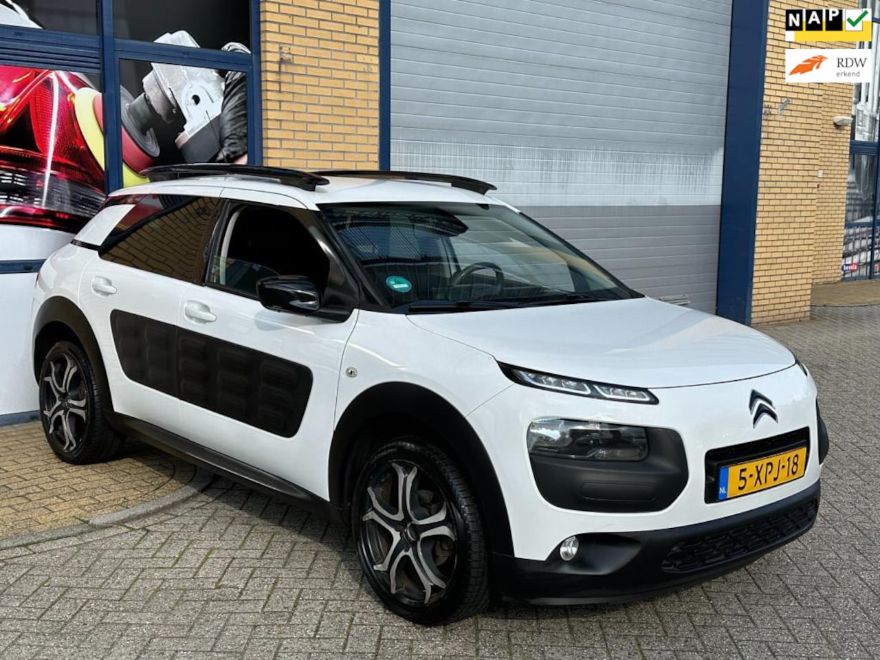 Citroën C4 Cactus - 1.2 e-VTi Feel 1.2 e-VTi Feel, airco, automaat, lichtmetaal, navigatie, nap, apk, parkeersensoren, usb, i - AutoWereld.nl