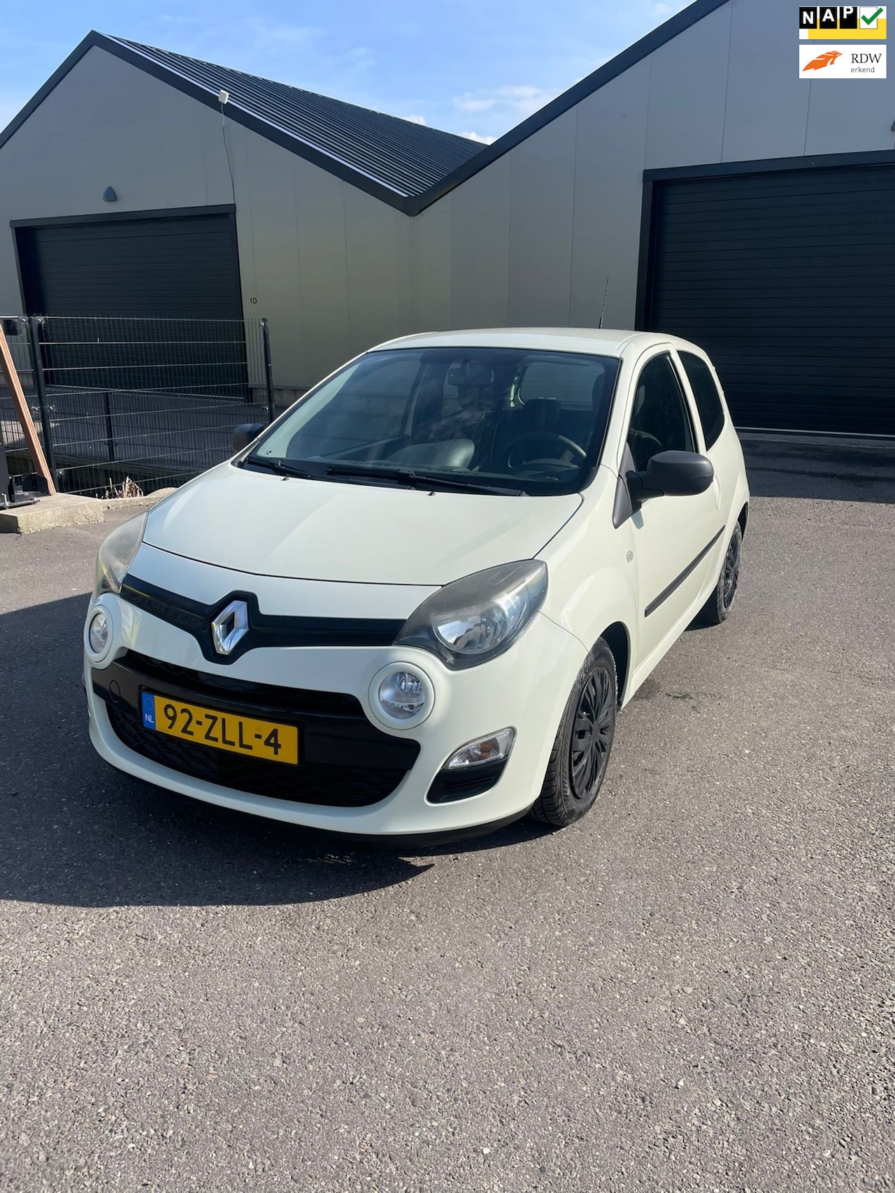 Renault Twingo - 1.2 16V Authentique CRUISE CONTROL- GOEDE ONDERHOUD- LAGE KILOMETERS- CENTRALE DEURVEGREND - AutoWereld.nl