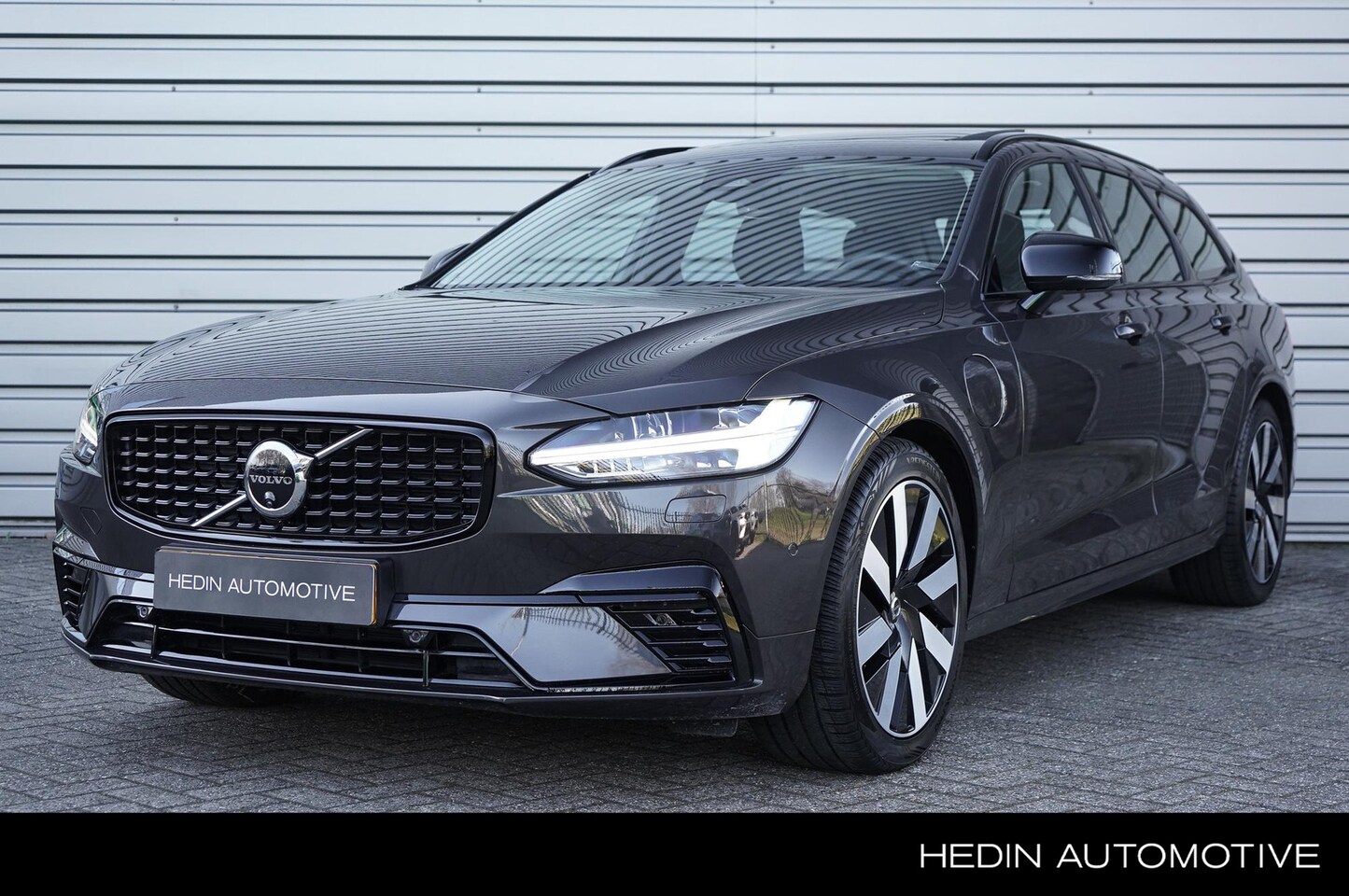 Volvo V90 - 2.0 T6 Plug-in hybrid AWD Ultra Dark Volvo V90 2.0 T6 Recharge AWD Ultra Dark | Google on - AutoWereld.nl