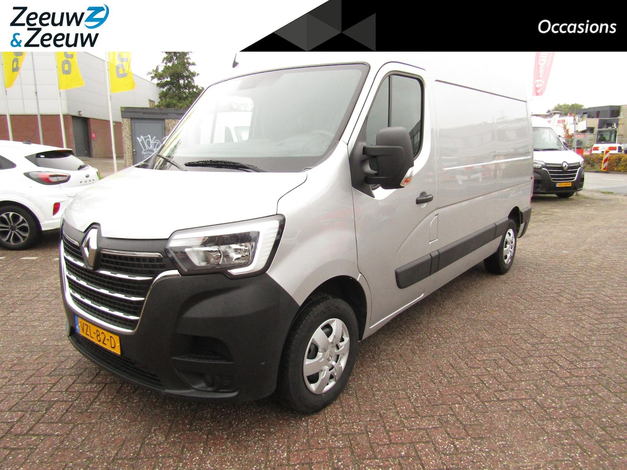 Renault Master - T35 2.3 dCi 135 L2H2 Work Edition Zilver | Navigatie| Trekhaak | PDC Sensoren | dooiehoeks - AutoWereld.nl
