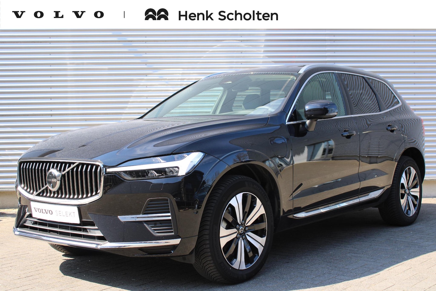 Volvo XC60 - T8 Plug-in Hybrid AWD 455PK Plus Bright | Panoramadak | Trekhaak | Adaptieve LED Koplamen - AutoWereld.nl