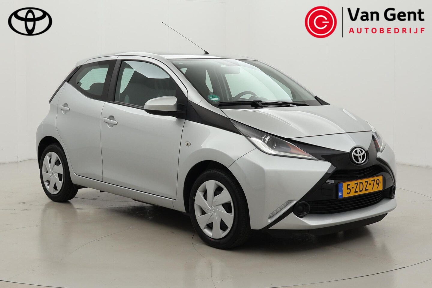 Toyota Aygo - 1.0 VVT-i x-play | Origineel NL | Airco | Camera | Bluetooth | Elektrische ramen voor - AutoWereld.nl