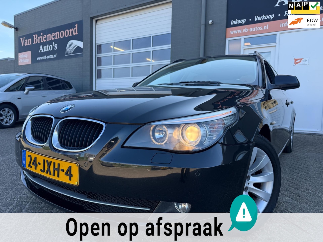 BMW 5-serie Touring - 520i Corporate Lease Business Line Edition I automaat met elec panoramadak en leer en navi - AutoWereld.nl