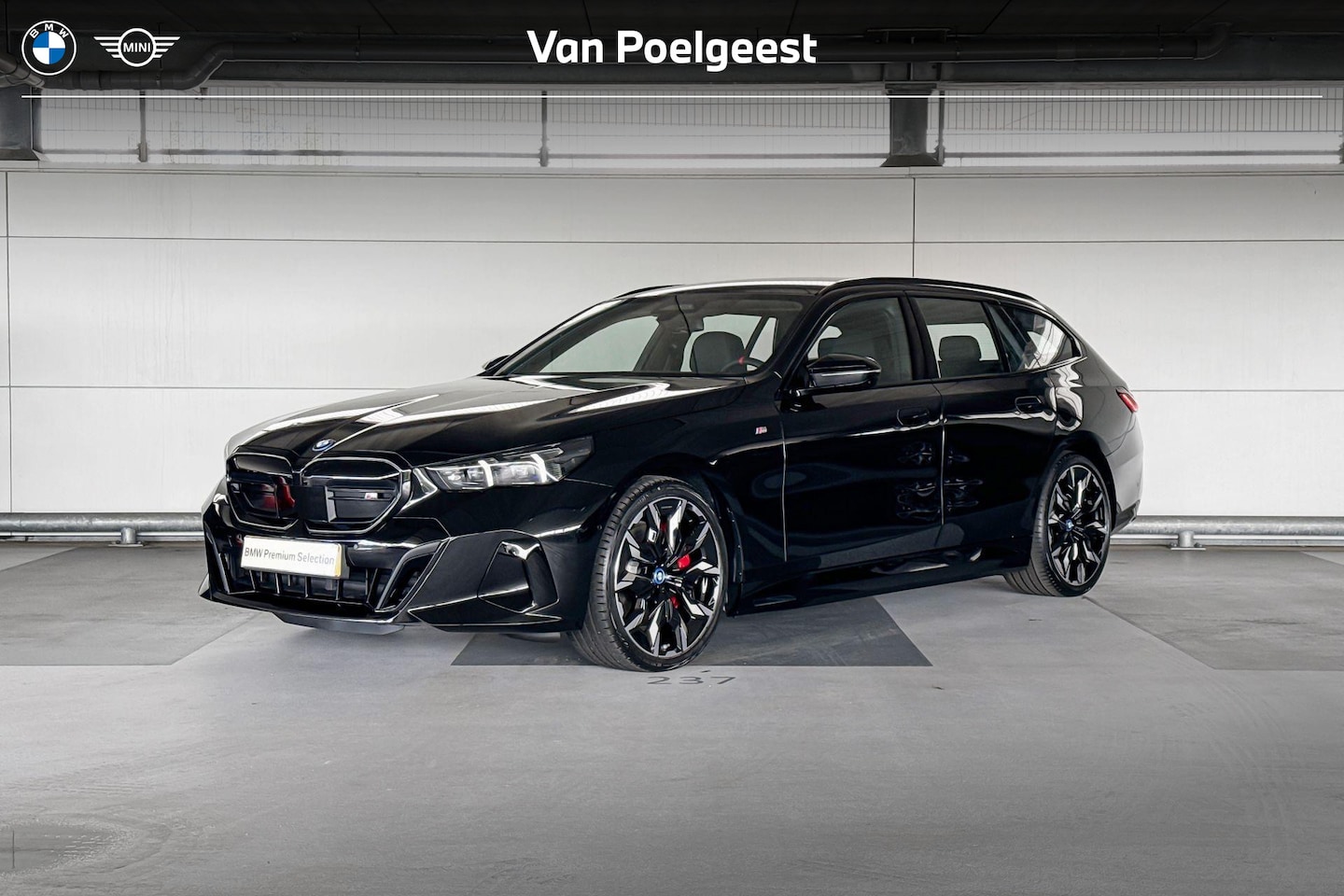 BMW i5 Touring - M60 xDrive 84 kWh | Trekhaak met elektrisch wegklapbare kogel | Glazen panoramadak - AutoWereld.nl