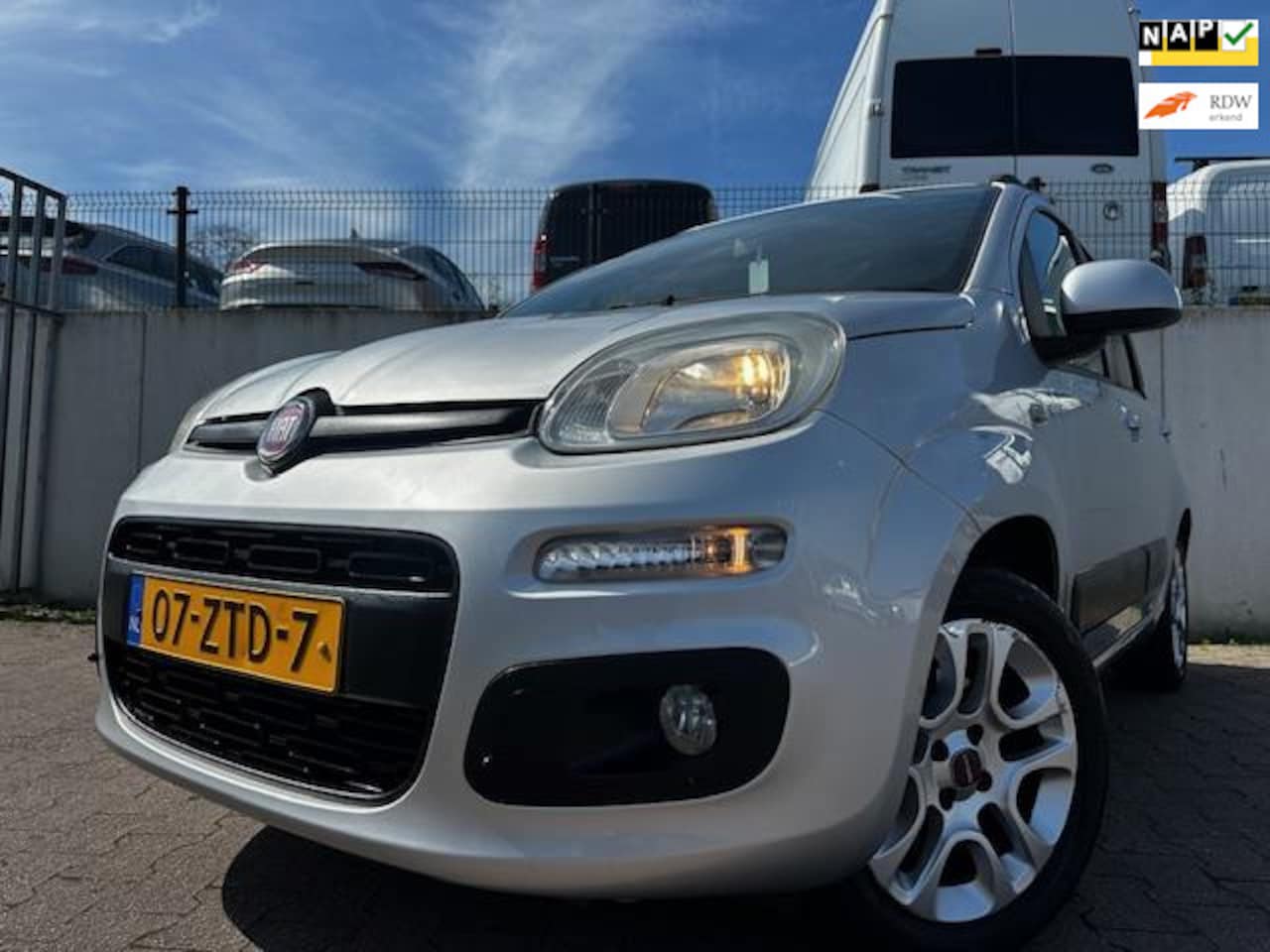 Fiat Panda - 0.9 TwinAir Sempre/AIRCO/AUX/SPORT VELGEN/NAP/APK 03-2026/NETTE AUTO/PRIVACY GLASS/ - AutoWereld.nl